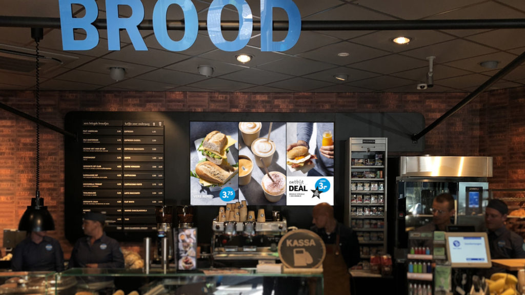 Digital Signage AH to go in de BP De Hucht